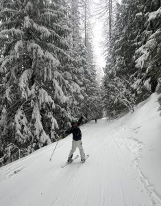 Maëlle on a ski trip.